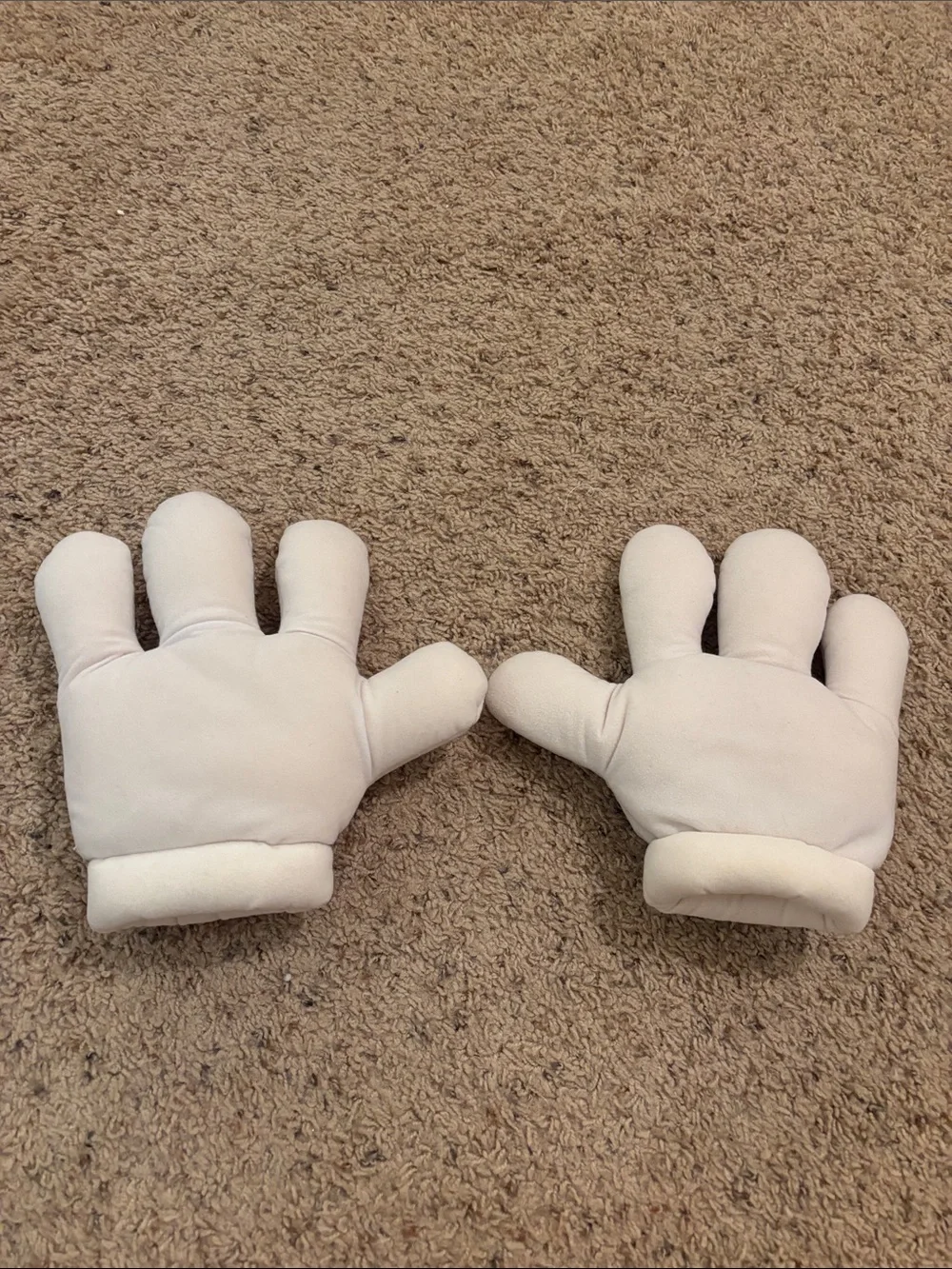 Walt Disney World Mickey Gloves Plush Hand Pair - White